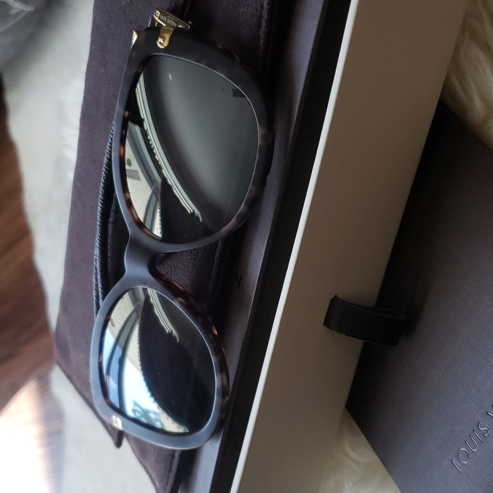 Louis Vuitton Cat eyes Charlotte foldable sunglasses